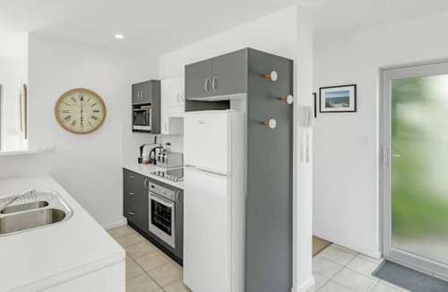 Vincentia House | Vincentia Style by Book Jervis Bay - Only 150m to the Beach - Free Wifi & Chrome Cast
