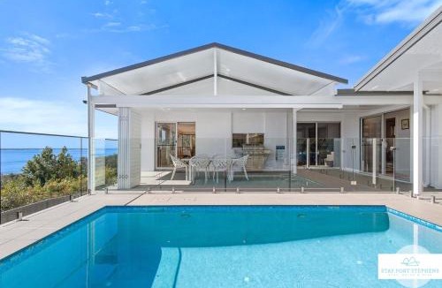 Corlette House | Vista Port Stephens - Luxurious Coastal Retreat