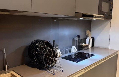 South City I Apartment | VistaStay – Top-Floor Tranquility at LuxuryHeights