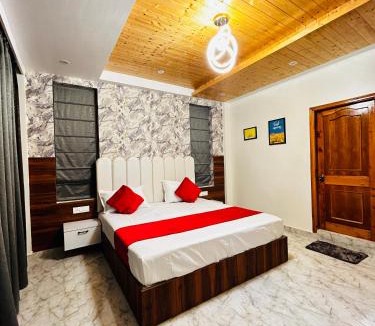 Shimla Apartment | Wake Up to Valley View - 3BHK with Balcony - Mall Rd