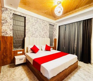 Shimla Apartment | Wake Up to Valley View - 3BHK with Balcony - Mall Rd