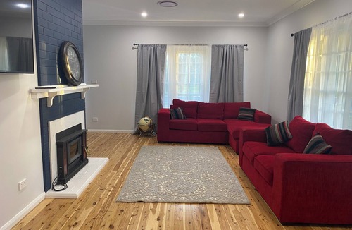 South Tamworth House | Walking distance to West Leagues Club & Golf Club 3 bedroom home, enclosed yard