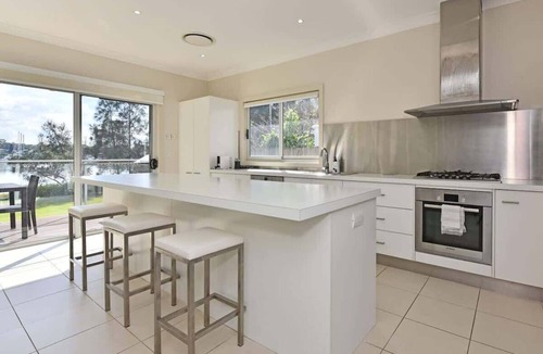 Wangi Wangi House | Wangi Lakehouse Cottage Lake Macquarie