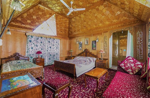 Nagin Bagh Boat Rental | Wangnoo Houseboats