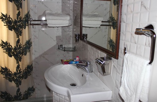 Nagin Bagh Boat Rental | Wangnoo Houseboats