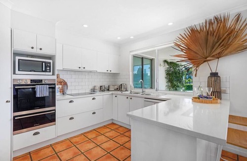 Surfers Paradise House | Waterfront Capri -Walk to cafes by Bnbbooking