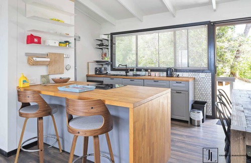 Malua Bay House | Waterfront Pet-Friendly Home - Oceanview Cottage
