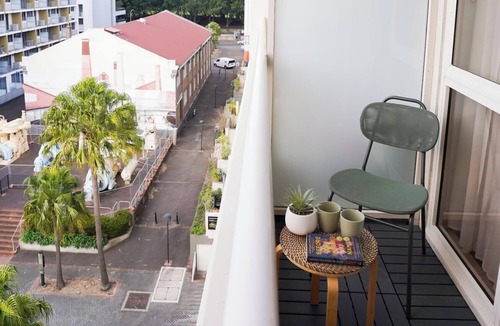 Waterloo Apartment | Waterloo|1BD|1BR|POOL|Gym|Sleeps 4 Guests|Air mattress|Moore Park close by|UNSW