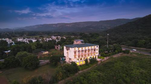 Sawai Madhopur Resort | WelcomHeritage Mount Valley Resort Ranthambore