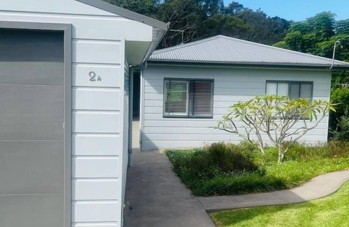 Port Macquarie Apartment | Whale Tales - end of Season - 5 mins to Headland