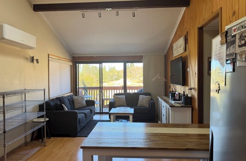 Jindabyne Apartment | Whispering Pines, walk to town, enjoy a Sauna.