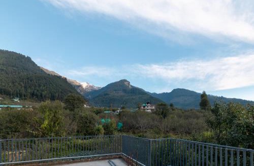 Manali Villa | Whistling Thrush Villa - abode in an apple orchard in Naggar, Manali