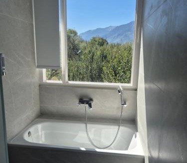 Manali Villa | Whistling Thrush Villa - abode in an apple orchard in Naggar, Manali