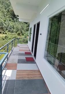 Kanthalloor House | White Castle