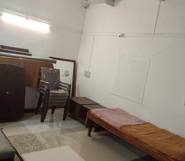 Shindewadi House | White House KMCT