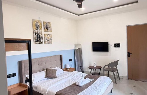 Bhopal Hotel | White lotus stay