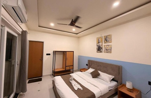 Bhopal Hotel | White lotus stay