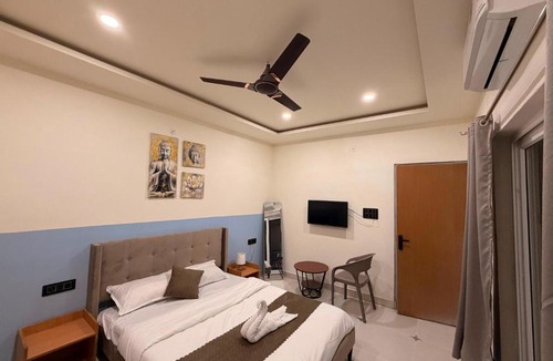 Bhopal Hotel | White lotus stay