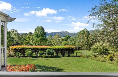 Barrengarry House | Wild Rose Cottage Kiaroo Estate