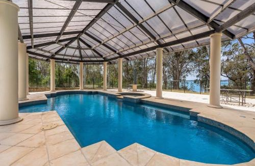 Morisset House | Wilderness Waters Grand Estate with Private Pool and Tennis Court