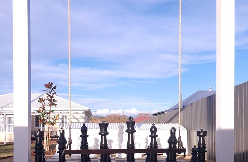 Stanthorpe House | Willow's Garden Couples retreat, woodfired hottub, Giant hammock, Chess & Swing.