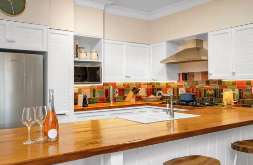 Bundanoon House | Willow Tree Cottage. Bright, Airy & Jazzy.