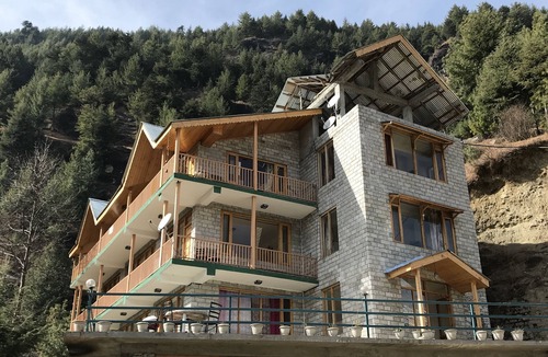 Manali Cottage | Wind Chimes Family Guest House Welcomes You