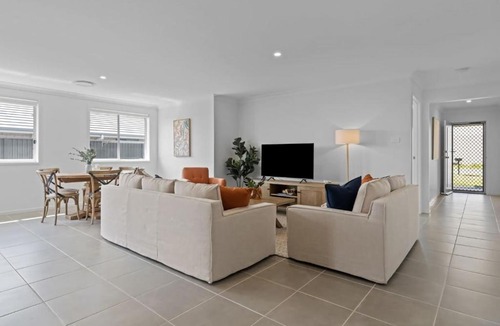 Cessnock House | Wine Down 700m walk to Cessnock CBD