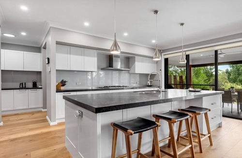 Pokolbin House | WOMBAT LODGE - THE VINTAGE HOLIDAY HOUSES