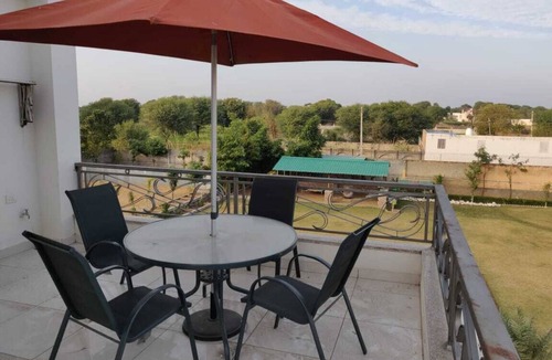 Jaipur House | Wood-haven Hide-away
