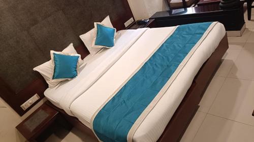 Kochi Hotel | WoodLand Suites