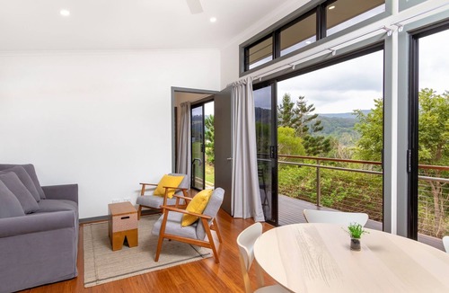 Darlington Cottage | World Heritage Skyline Cottage in The Scenic Rim - PWD accessible