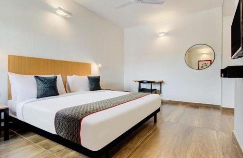 Kakkanad Hotel | Xenia, GCDA, Kakkanad