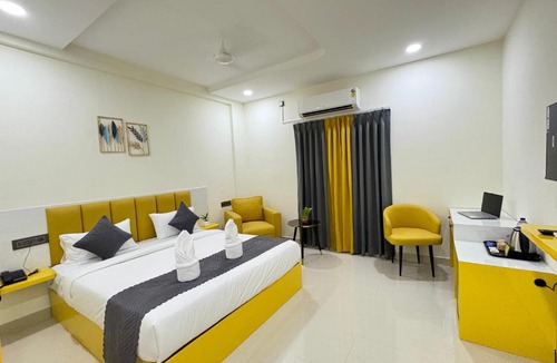 Gachibowli Hotel | Yellow Sapphire Hotel DLF Cyber City