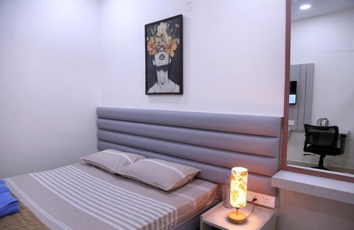 Serilingampally Apartment | Yendluri's- QueenBed Room-4 Kondapur, Gachibowli