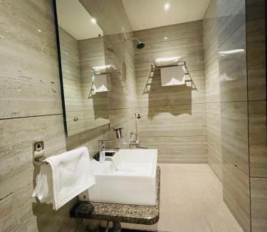 Barsi Hotel | YOGIRAJ EXCLUSIVE LODGE