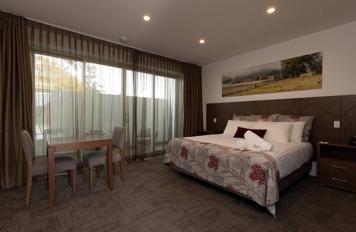 Young Hotel | Young Federation Motor Inn