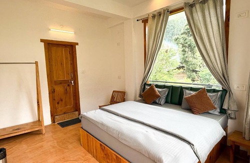 Banjar Hostel | Young Monk Hostel Jibhi