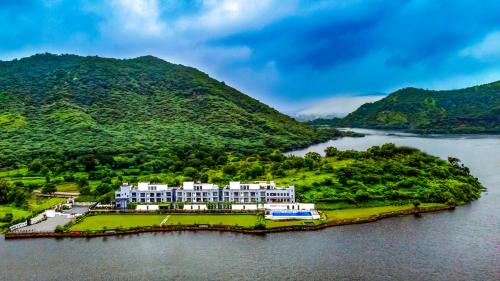 Udaipur Hotel | ZANA Lakeview Resort - most scenic lakeside resort