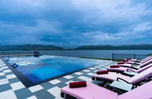 Udaipur Hotel | ZANA Lakeview Resort - most scenic lakeside resort