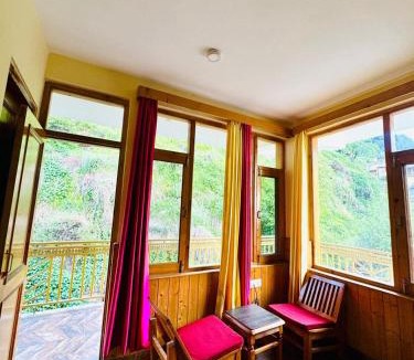 Old Manali Hotel | Zesto Stay