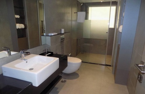 Kukatpalli Hotel | ZIBE Luxe Hyderabad by GRT Hotels