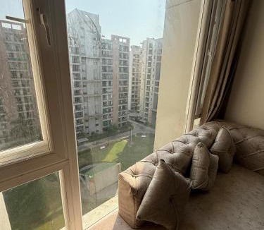 Sanjay Place Apartment | Zivora By Vaayu Sanctum 3BHK 10 min from The Taj Mahal