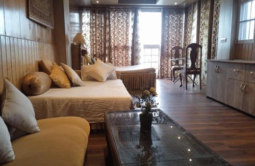 Brein Hotel | zoz Stream