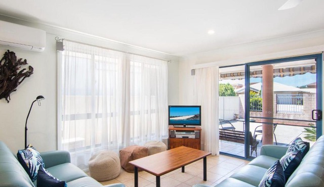1 54 Parkes Street