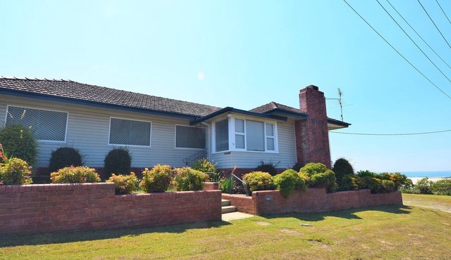 13 HIGH ST - Breathtaking views to die for! One of the best locations!