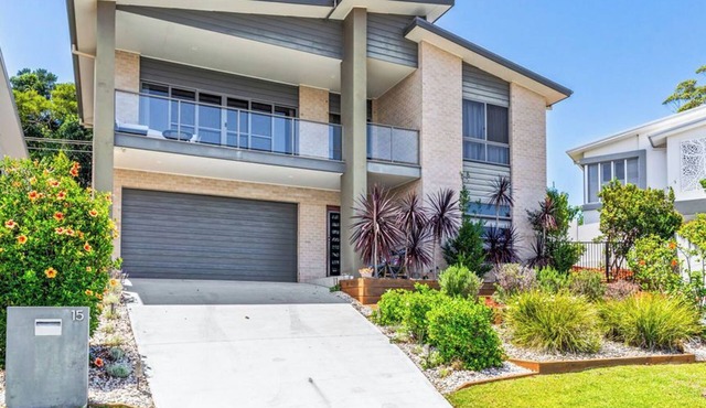 15 Jonathan Place: 4 BR, 3 BA House in Forster , Sleeps 7
