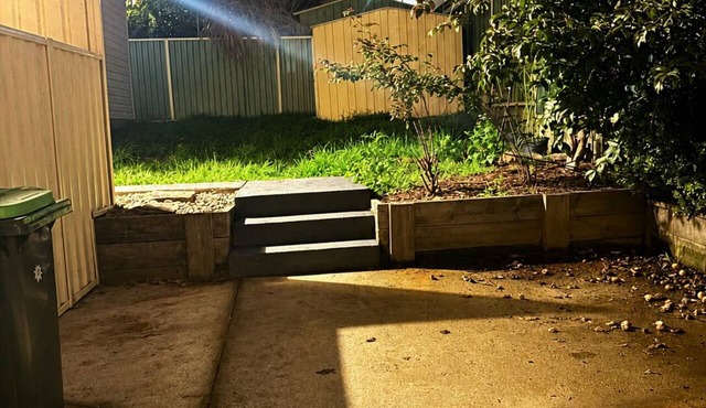 21A Armstrong Place, Dean Park: Modern Granny flat with Kitchen,Aircon