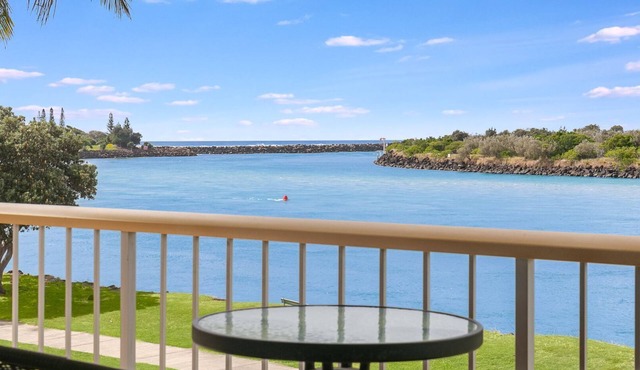 7/18 Endeavour Parade - Absolute riverfront in central Tweed Heads