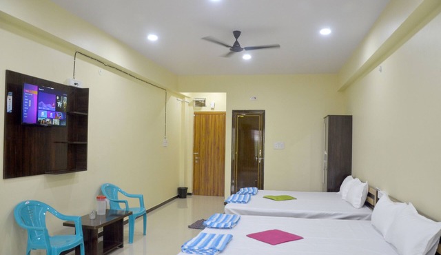 Aapkaujjain Homestay Stay peacefully,relax,& Enjoy Very suitable for family
